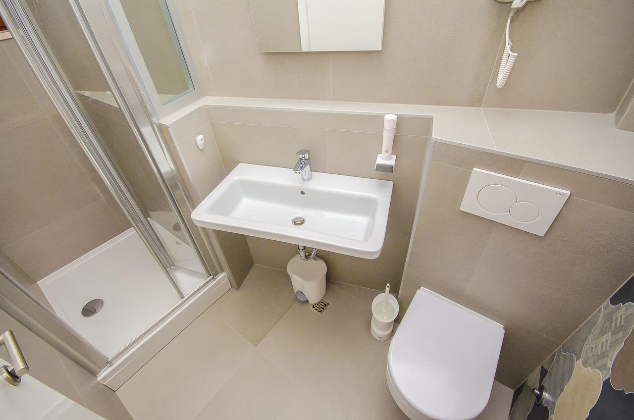 Double Room Private Bathroom