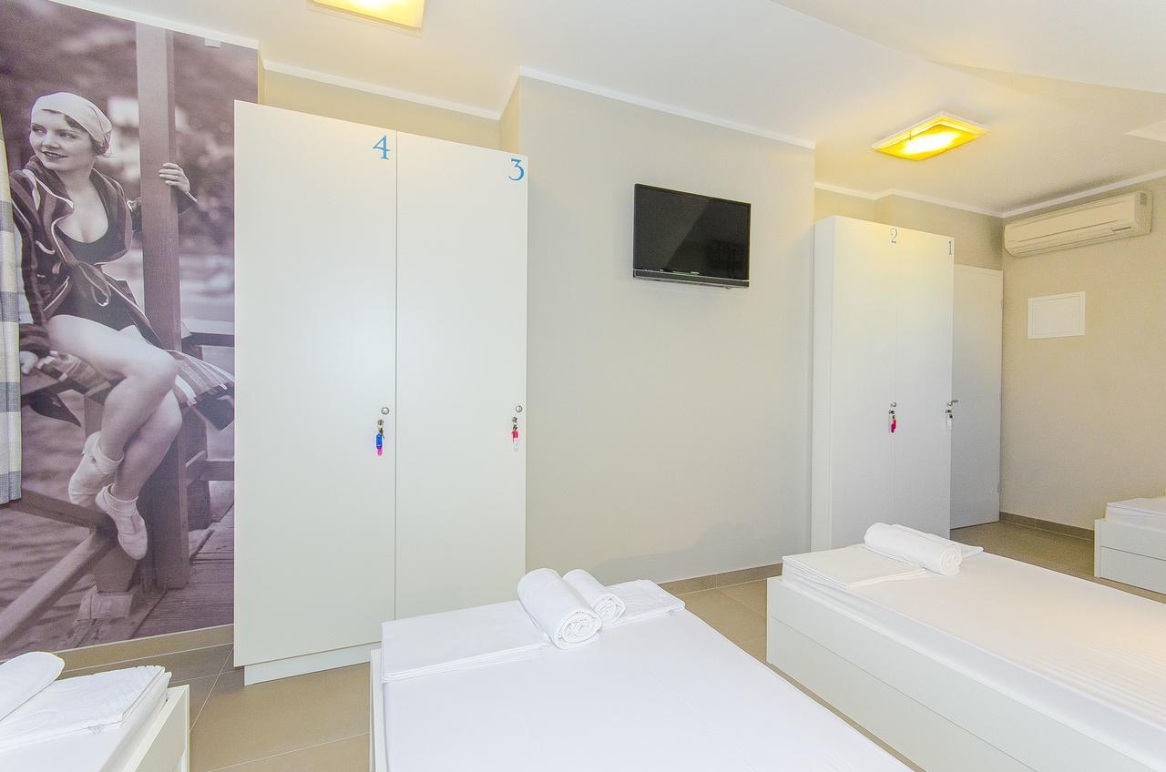 Single Bed 3-Bed Dormitory Room