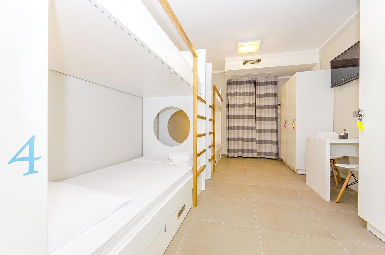 Bed 4-Bed Dormitory Room Private Bathroom